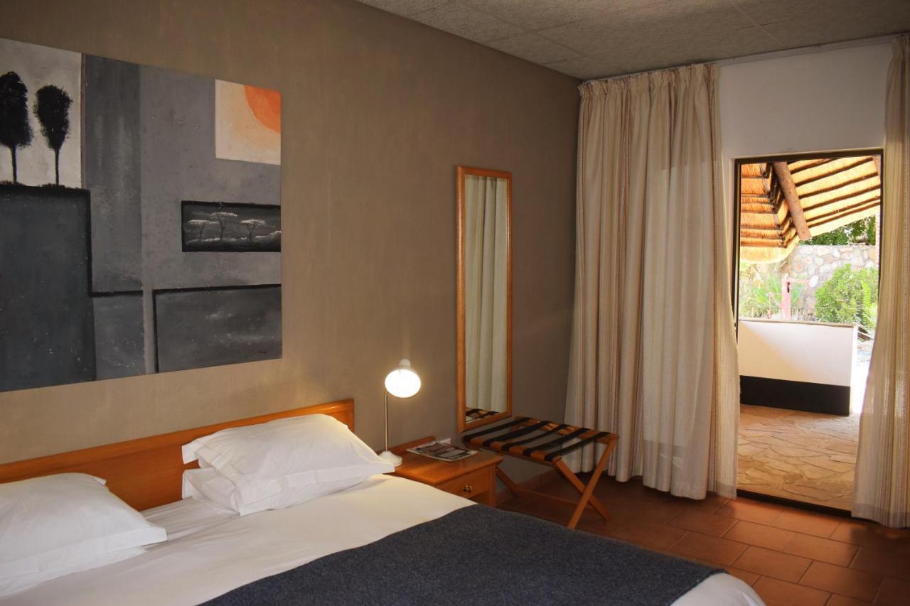 Central Hotel Omaruru Luaran gambar